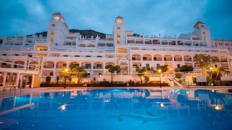 Ona Hollywood Mirage